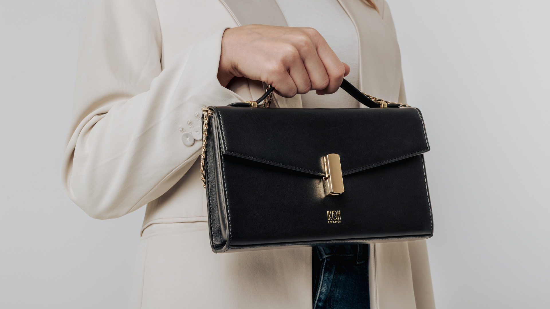 Valentine’s gift idea featuring a bag and wallet for everyday use