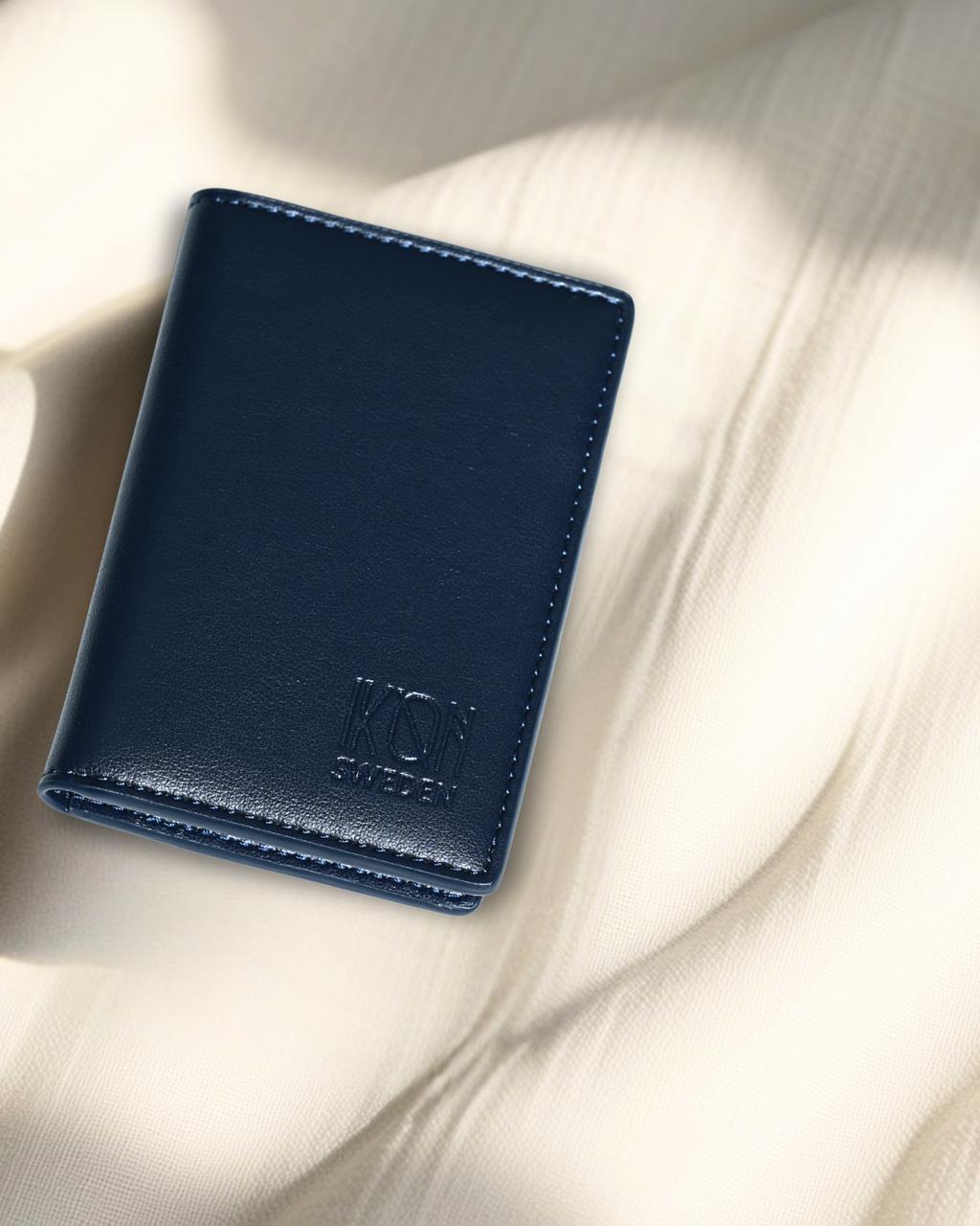 Apple Leather Card Wallet for Men Coastal Blue