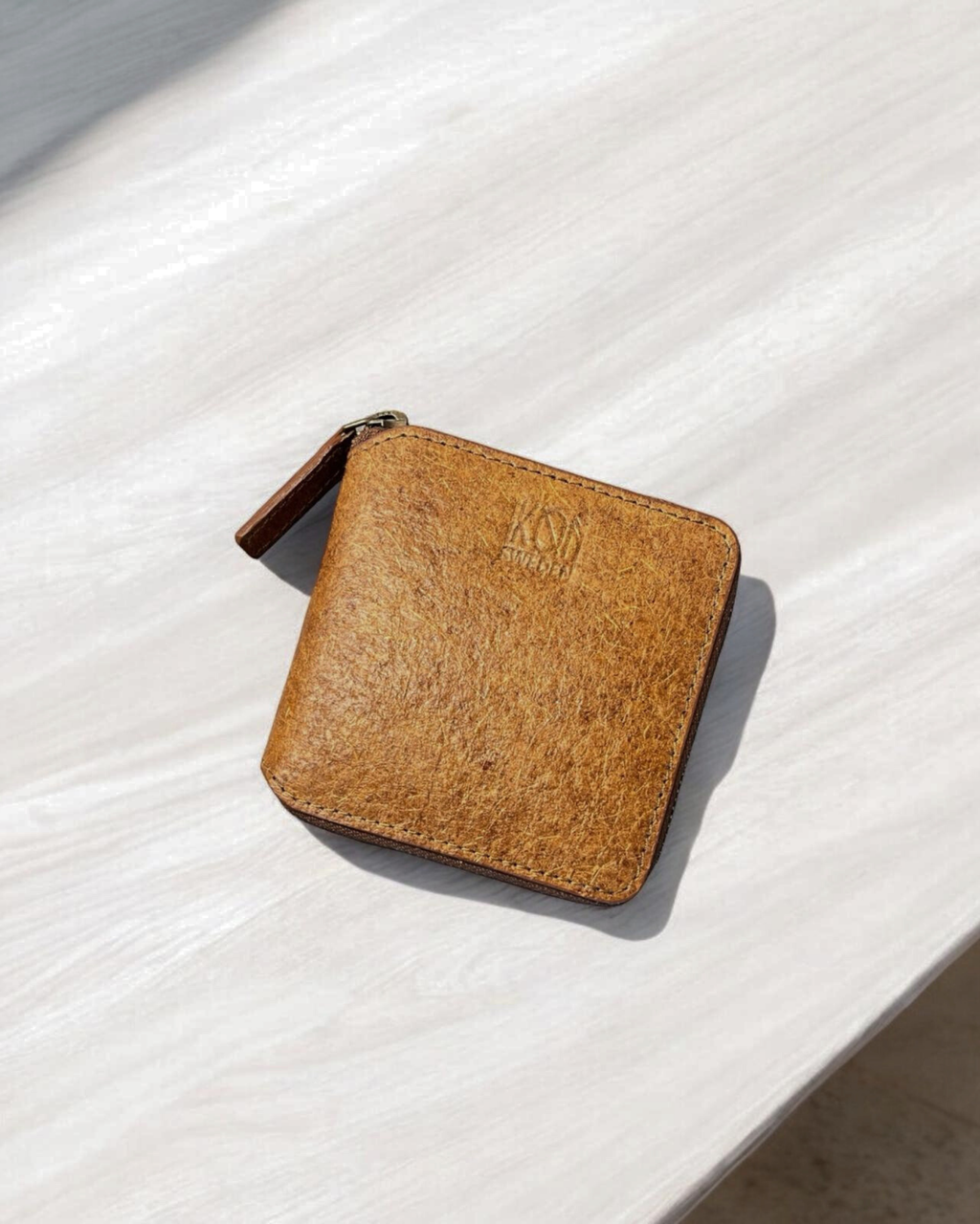 Cutch Brown leather wallet with a zipper 