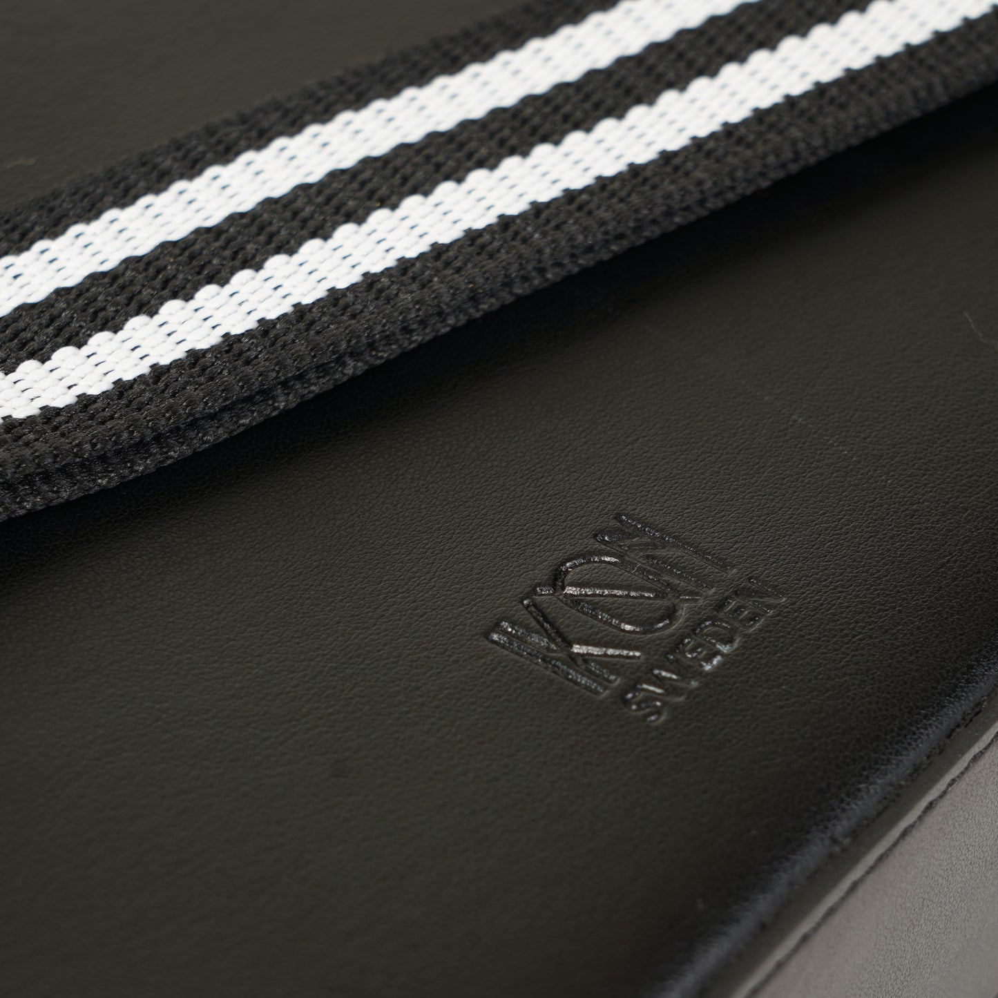 Kivik | Apple Leather Zipper Crossbody Bag - Black