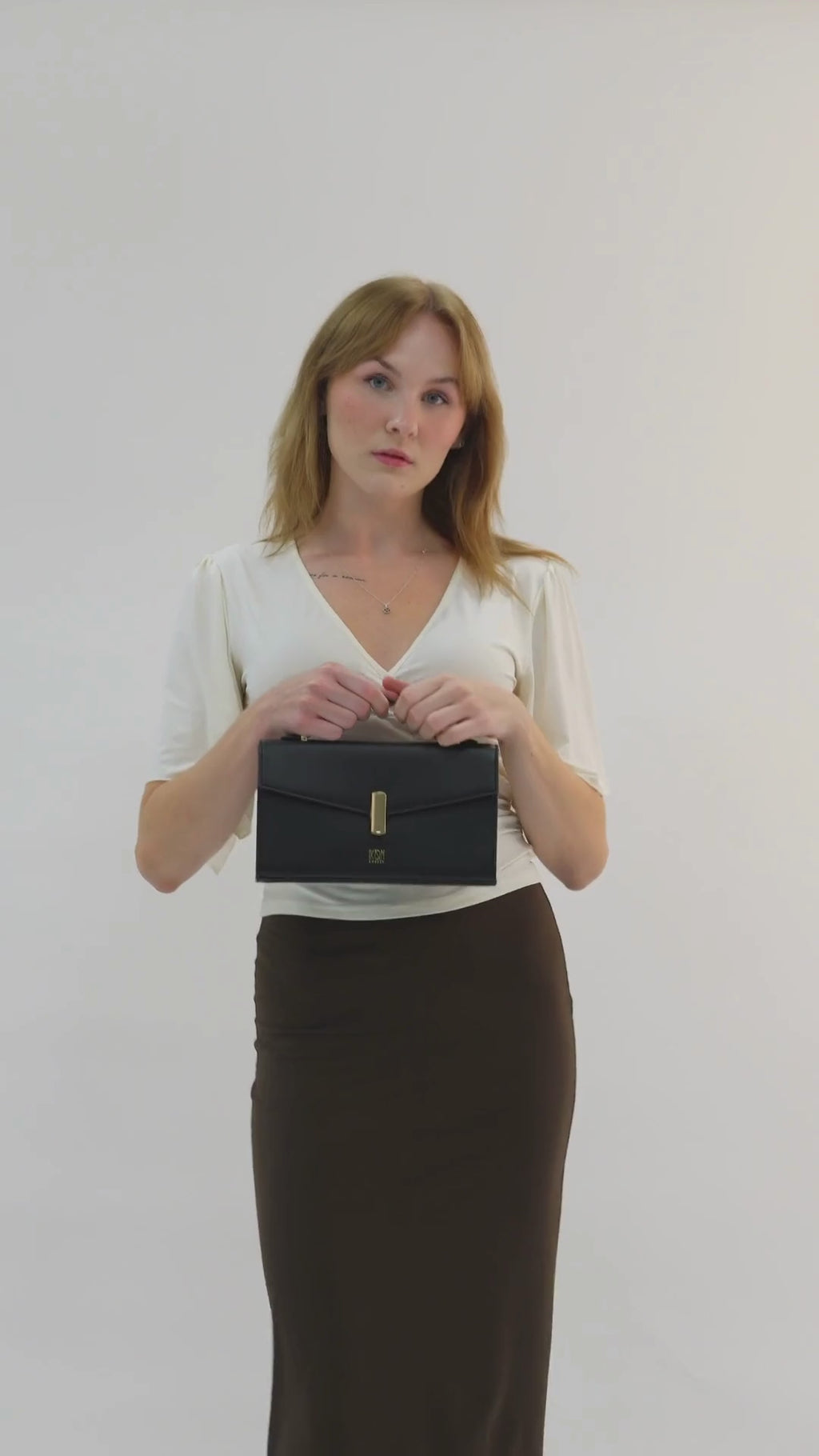 Black handbag with gold chain 